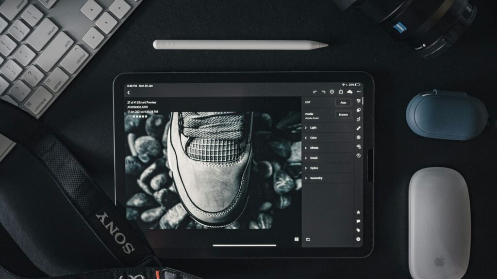 black android smartphone displaying man in black and white hat