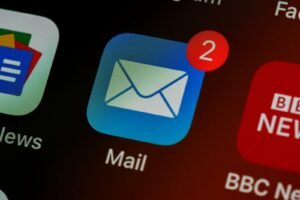 Mail app with unread messages on a phone, representing email marketing open rates