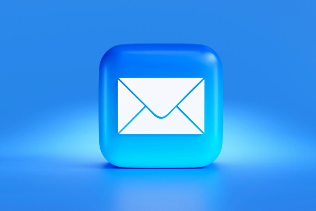 Email envelope icon, representing EDM marketing for lead generation